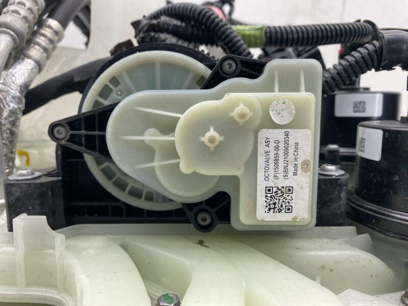 2020-2024 Tesla Model Y Supermanifold Refrigerant Chiller W/ Coolant Reservoir