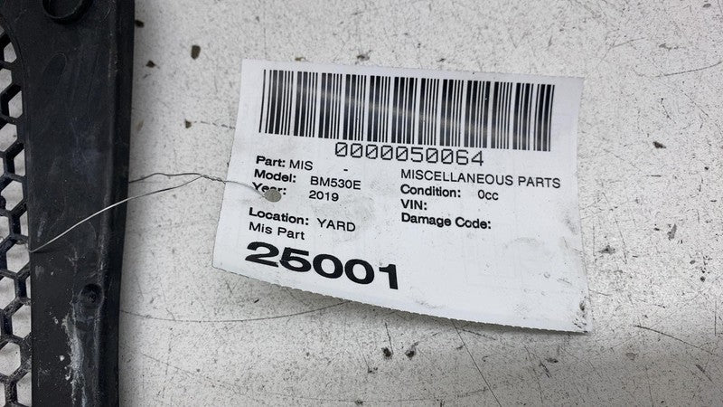 7388716 2017-2023 BMW 530e G30 Passenger Side Windshield Wiper Cowl Panel Grille Right