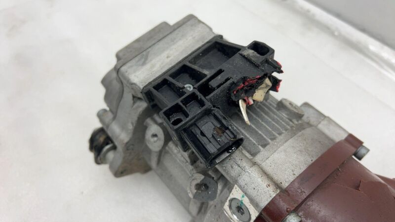 2021 2022 2023 Jeep Wrangler Power Steering Reservoir Pump & Motor Assembly OEM