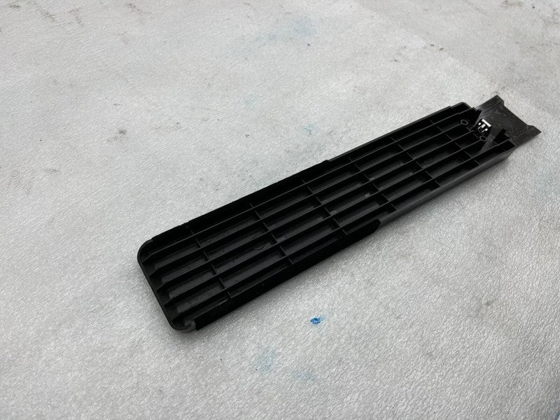 1121022 00 D 2016-2020 Tesla Model X Front Left or Right 2nd Row 7-Seater Bench Plate Carpet