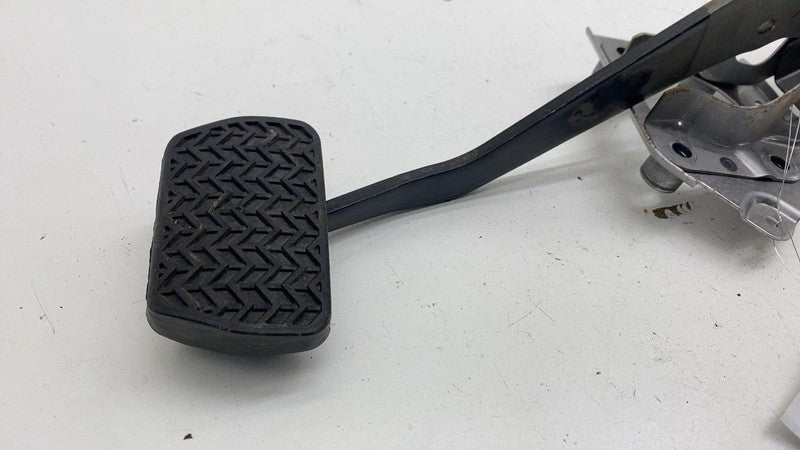 ⭕ 2023-2025 Toyota Prius Front Driver Brake Stop Pedal w/ Bracket Assembly OEM