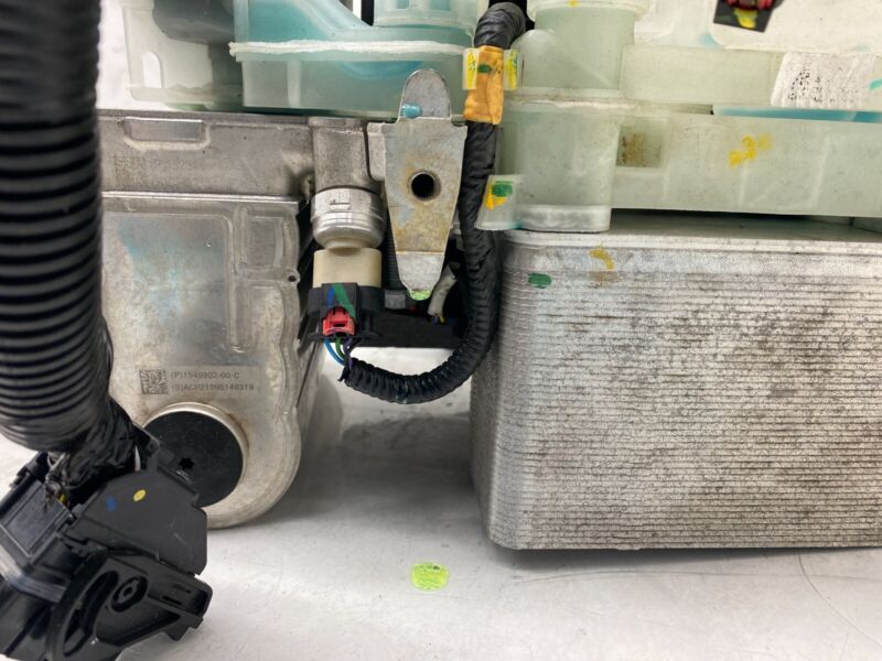 1506803 00 F 20-24 Model Y Supermanifold Refrigerant Chiller & Coolant Reservoir 1506803-00-F