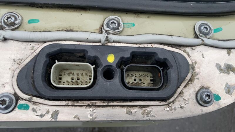 1014114 00 A 2012-2015 Tesla Model S High Voltage Battery Pack Module 85kWh 400VDC Assembly