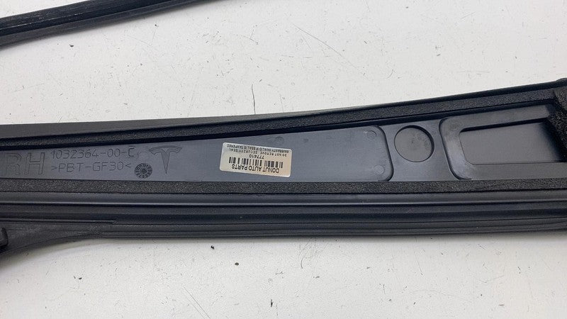 103236400C ⭕ 2016-2020 Tesla Model X Right B-Pillar Applique Glass w/ Seal RH 1032364-00-C