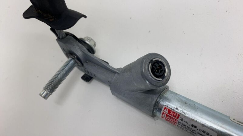 1004532 05 E 12-20 Tesla Model S Left Model X 16-20 Right Seat Belt 1st Row Lap Pretensioner