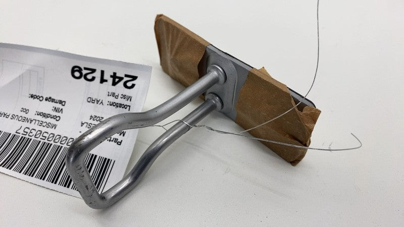 1856558 00 A 2024-2025 Tesla Cybertruck Closure Mechanism Hood Latch Powergate Striker Assy