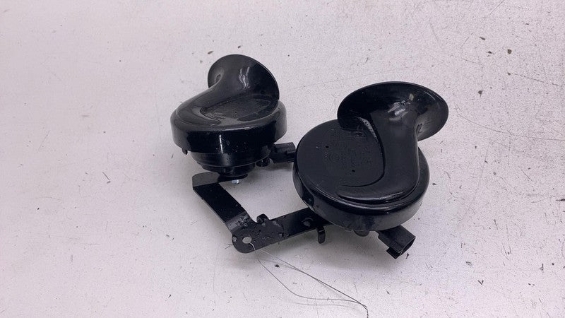1623705 00 C 2021-2024 Tesla Model S X High + Low Pitch Tone Horn 510 & 410 Hertz w/ Bracket