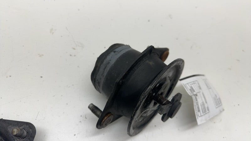 ⭕ 2014-2018 Chevrolet Silverado 1500 Crew Cab SET of 2 Body Mount Cushion Assy