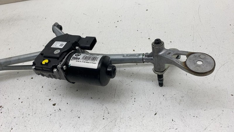 W000061428 2018 2019 BMW 530e G30 Front Windshield Wiper Transmission Linkage w/ Motor Assy