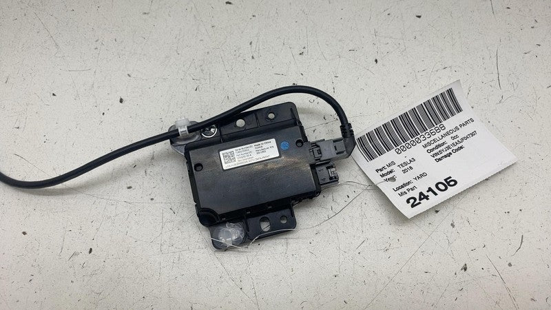 ⭕ 17-23 Model 3 Center Console Front USB Hub Charger Control Module 10