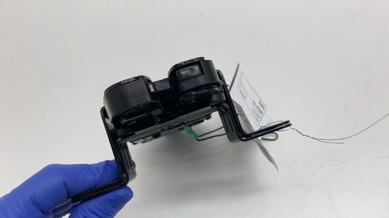 C100016268E 22-24 Rivian R1T Rear Left/Right Gear Tunnel Door Lock Latch Actuator C100016268