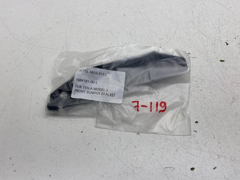 1084181 00 E 17-23 Tesla Model 3 Front Left Bumper Fascia Side to Fender Bracket 1084181-00-E