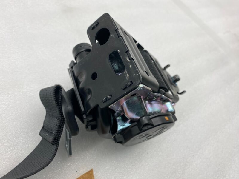161650001C 2020 2021 2022 Tesla Model Y MY Rear Left or Right 2nd Row Seat Belt & Retractor