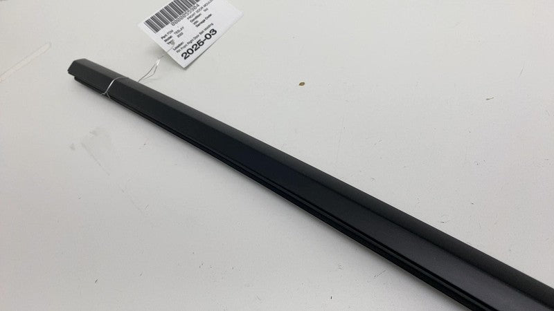 149571200C ⭕ 20-24 Tesla Model Y Rear Left Door Window Outer Belt Seal Molding 1495712-00-C