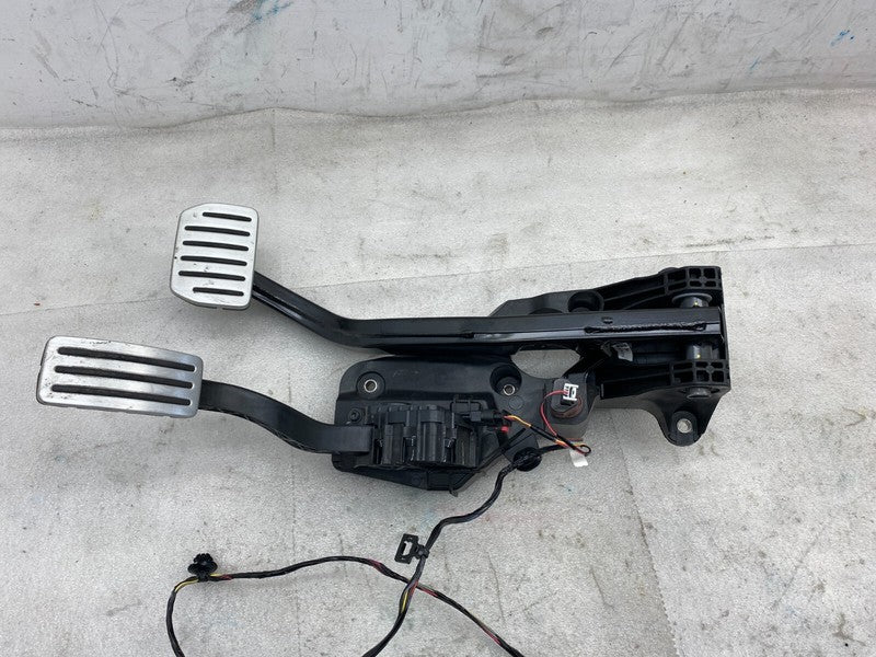 1188691 00 B ⭕ 2020-2023 Tesla Model Y Accelerator and Brake Pedal Pad Assembly 1188691-00-B