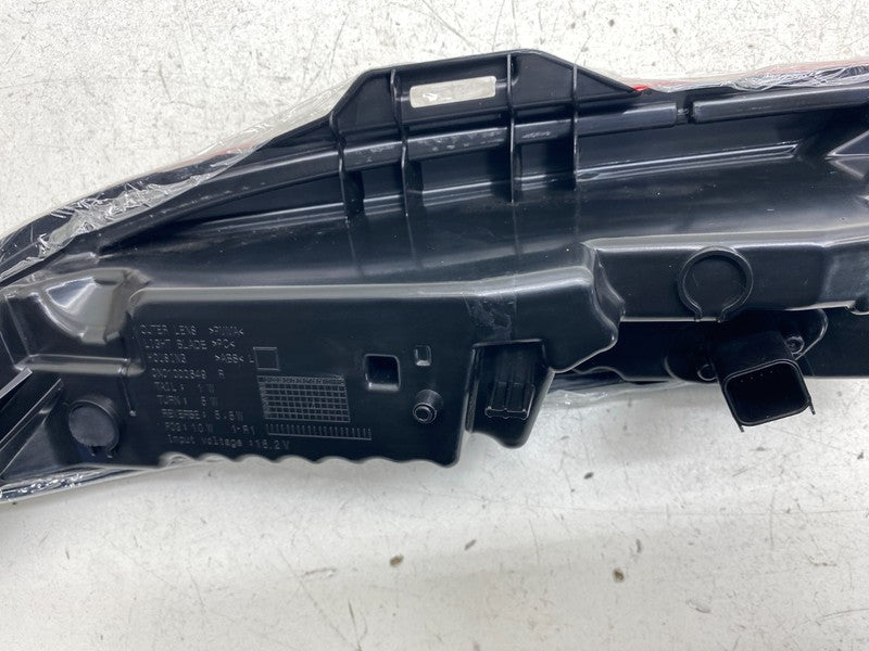 1712514 00 D ⭕ 24-26 Tesla Model 3 Rear Right Taillight Lower Bumper Taillamp RH 1712514-00-D