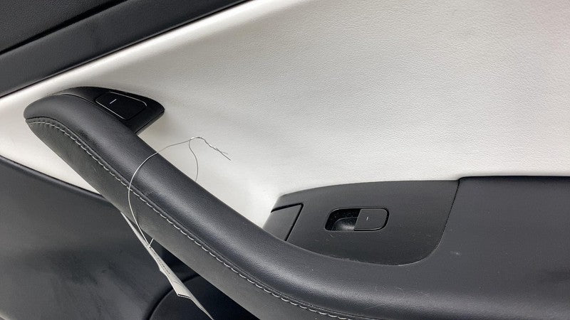1477304 92 D 2017-2020 Tesla Model 3 Front Passenger Side Interior Door Panel Trim Card Right