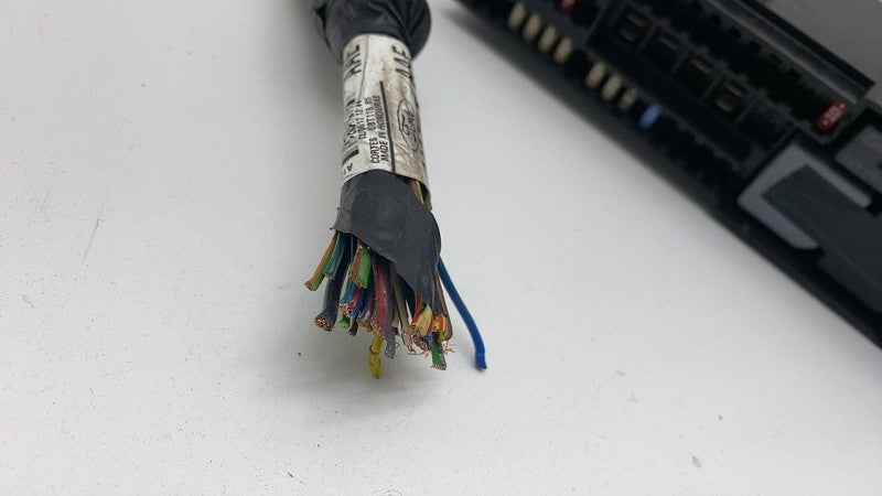 9L2T 14B192 AA 2013-2018 Ford C-Max Fuse Box Fusebox Relay Junction Box w/ Wire Wiring Harness