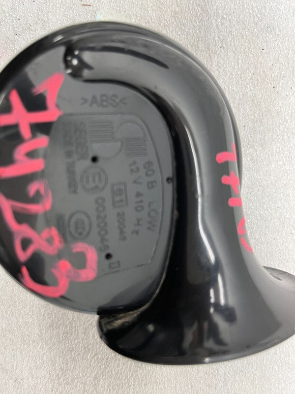 E1 0020046 ⭕ 2012-2020 Tesla Model S MS Seger Low Pitch Tone Horn 12V 410 Hertz w/ Bracket