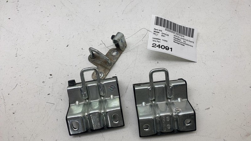 B8050521 ⭕ 2021 Ram ProMaster 2500 Rear Passenger Side Sliding Door Latch Striker Right