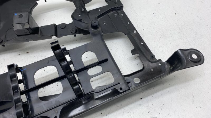Does not apply 2022 2023 2024 Chrysler Pacifica Battery Charger Bracket