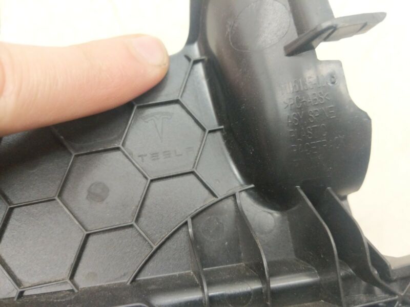 1105135 00 D ⭕ 16-20 Model X Interior Trim Spine Plastic Race Track Trim Panel 1105135-00-D