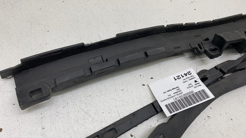 4KE807914B ⭕ 2019-2021 Audi E-Tron Front Grille Insulators Insert Seal Cushion 4KE807914B