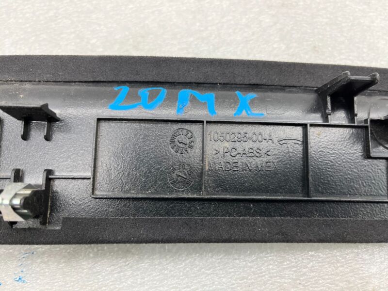 1050295 00 A 2016-2023 Tesla Model X MX Front Passenger Windshield Sun Visor Trim Bezel Right