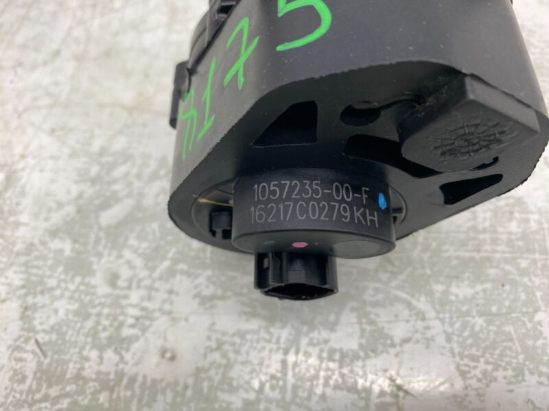 105723500F 2016-2020 Tesla Model S MS Electric Auxiliary Coolant Water Pump w/ Bracket Assy