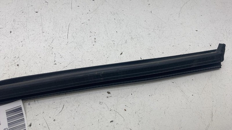 4KE 837 479 A ⭕ 2019-2023 Audi E-Tron Rear Left Window Inner Belt Weatherstrip Seal 4KE837479A