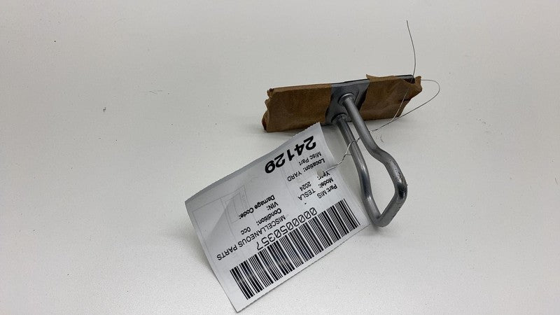 1856558 00 A 2024-2025 Tesla Cybertruck Closure Mechanism Hood Latch Powergate Striker Assy