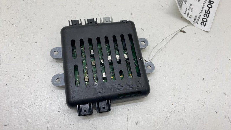 104282900E ⭕ 2016-2020 Tesla Model X USB Hub with WiFi Control Module Assembly 1042829-00-F