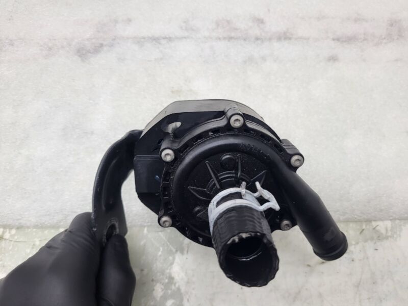 103534800G 2016-2020 Tesla Model S X Cooling System Auxiliary Water Coolant Pump FWD Assy