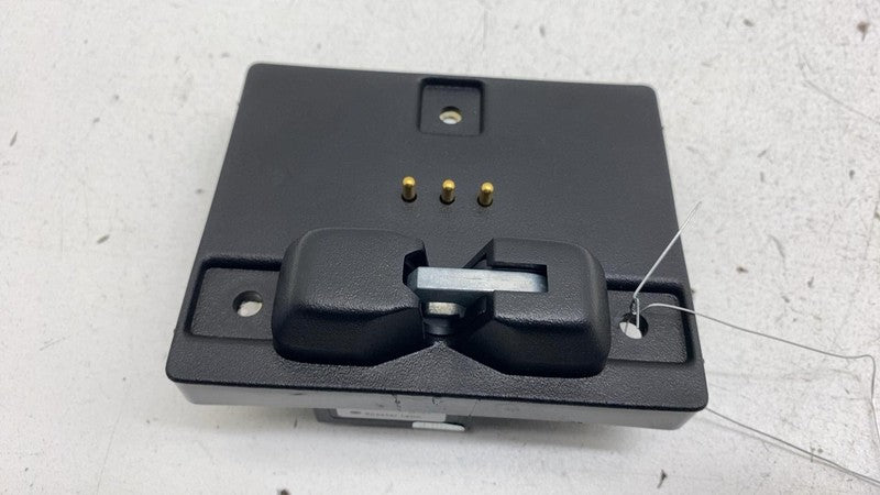 PT00043019 ⭕ 2022-2024 Rivian R1T Rivian R1T R1S Camp Speaker Lock Latch Charger PT00043019