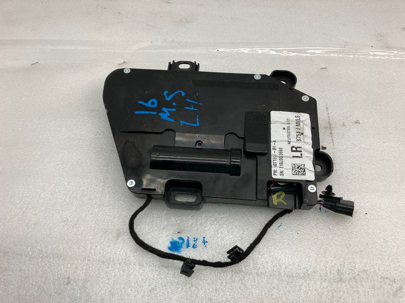 107188401A ⭕ 16-20 Model S Rear Driver Left Exterior Door Handle Outer GEN 3 1071884-01-A