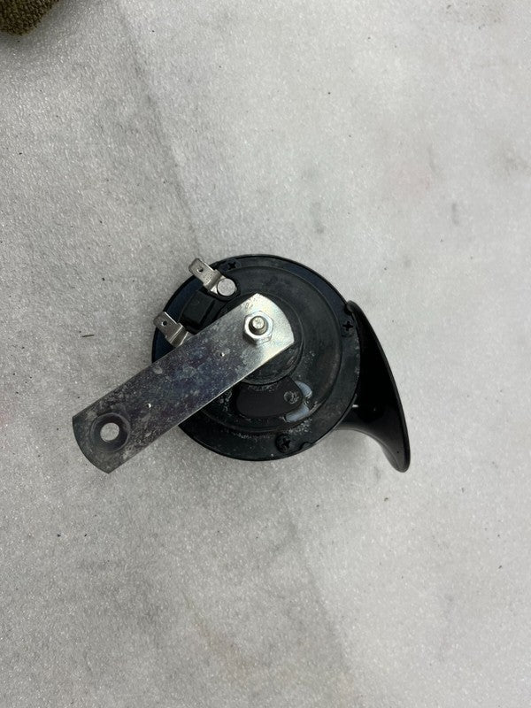 E1 0020046 ⭕ 2012-2020 Tesla Model S MS Seger Low Pitch Tone Horn 12V 410 Hertz w/ Bracket