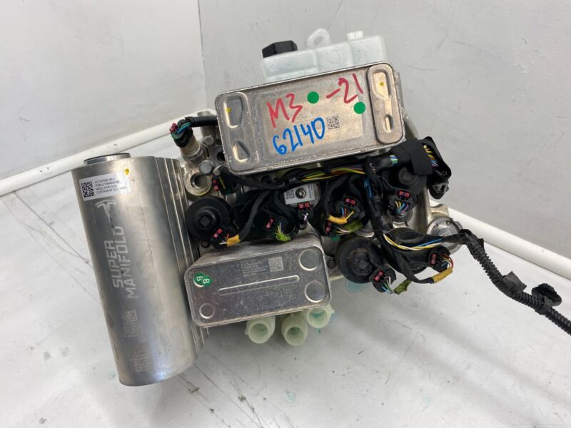 155505550C 20-23 Model 3 Supermanifold Refrigerant Chiller & Coolant Reservoir 1547595-98-E