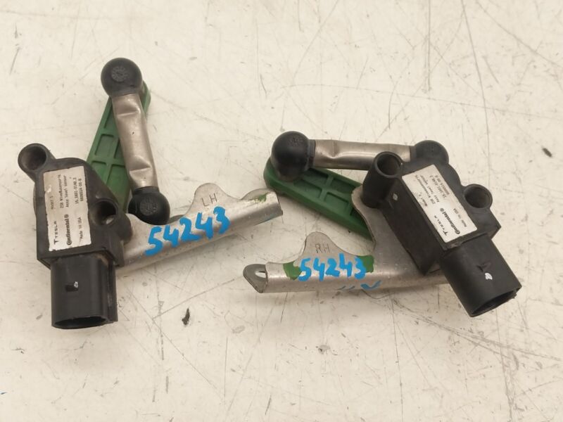 2012-2015 Tesla Model S Front Left & Right Air Ride Height Level Sensor Assembly
