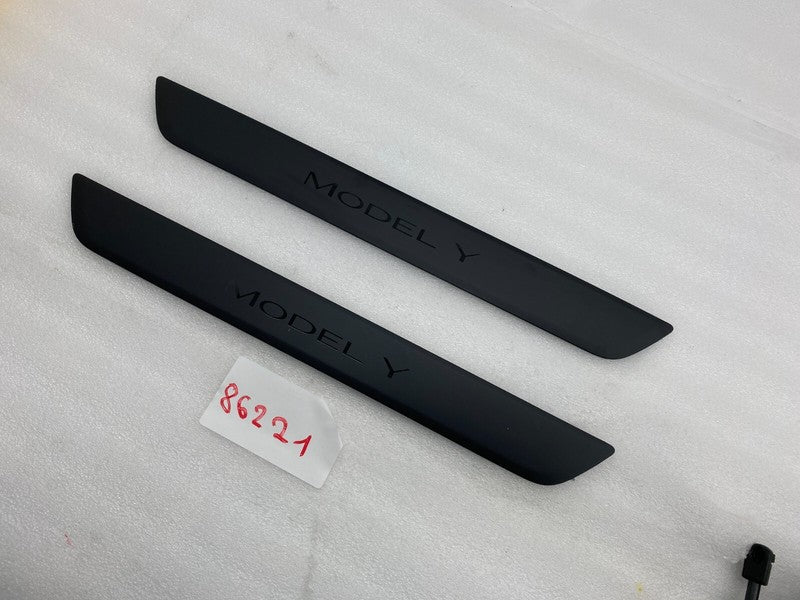 1494301 00 B ⭕ 2020-2023 Tesla Model Y Front Door Sill Plate Scuff Molding Cover 1494301-00-B