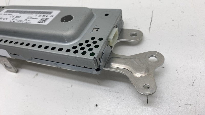 107974980C ⭕ 2017-2023 Tesla Model 3 Harman Becker Radio FM/HD Receiver Module 1079749-80-C