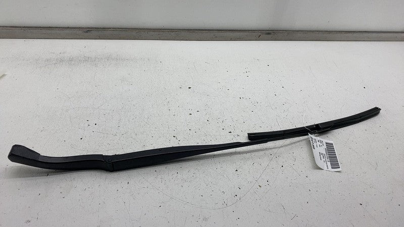 ⭕ 2022 2023 2024 Rivian R1T Front Passenger Right Windshield Wiper Arm & Blade