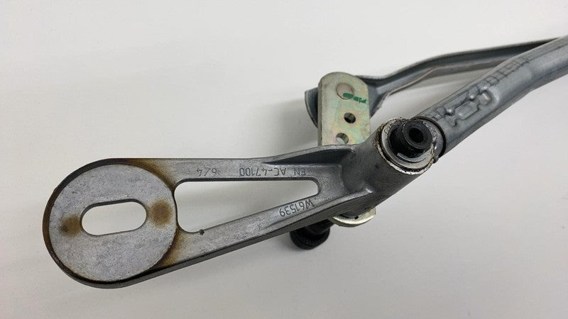 9851351 02 2017-2023 BMW 530e G30 Front Windshield Wiper Transmission Linkage & Motor OEM