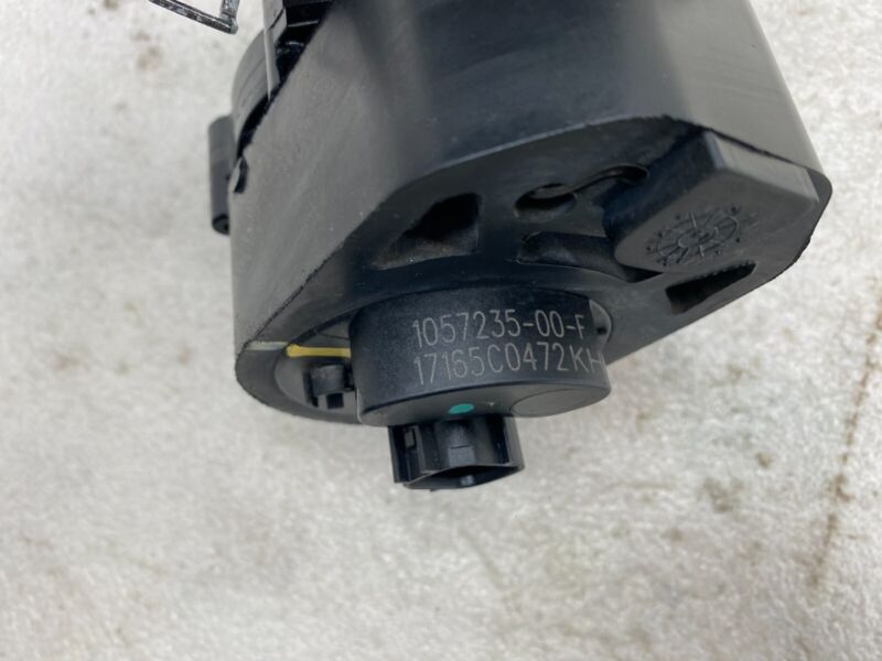 1057235 00 F 2016-2020 Tesla Model S MS Auxiliary Coolant Water Pump Assembly 1057235-00-F