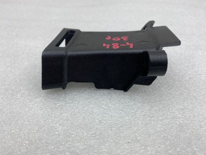 1043931 00 D 2016-2020 Tesla Model X MX Front Passenger Side Foglamp Upper Air Duct Right RH
