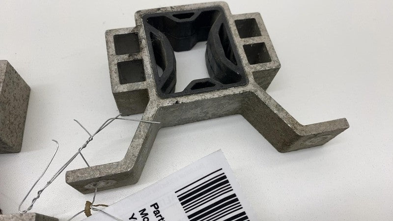 1615699 00 A 2021-2024 Tesla Model S X Radiator Cooling Module Upper Isolator Mount Support