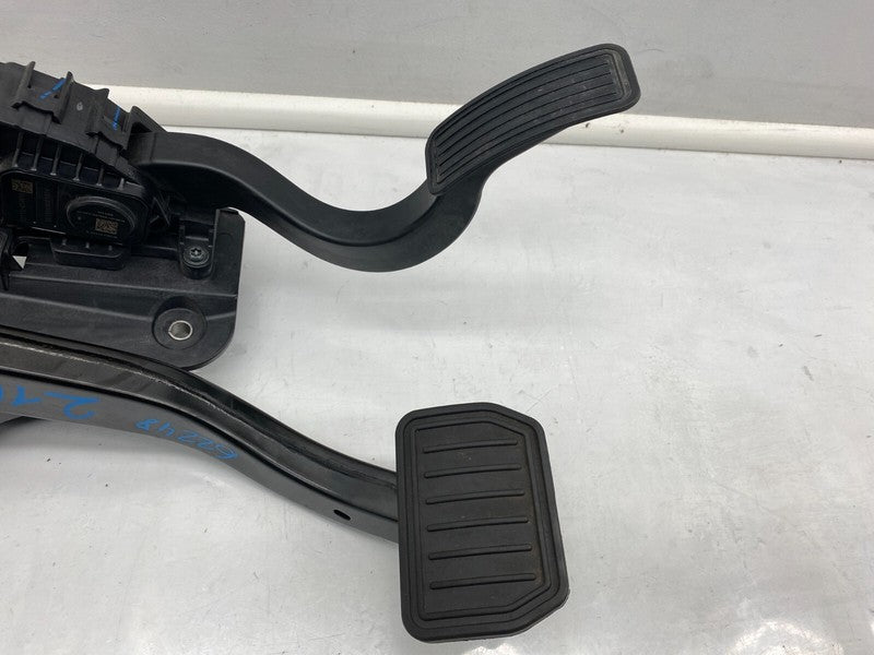 ⭕ 2020-2024 Tesla Model Y Accelerator and Brake Pedal Pad Assembly 118