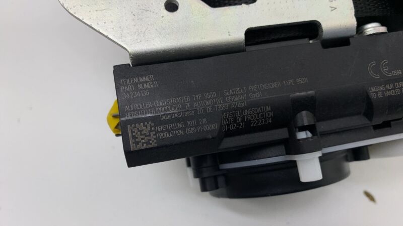 34234136 2017-2023 BMW 530e G30 Front Passenger Side 1st Row Seat Belt Retractor Right RH