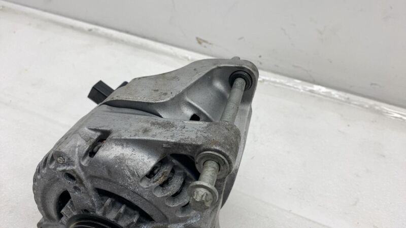 7640131 04 2014-2019 Mini Cooper BMW X1 X2 2.0L Denso 7640131-04 Alternator Assembly 20K