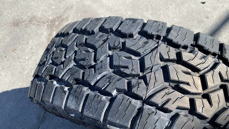 ⭕ 2019-2023 Jeep Wrangler 17x7.5 ET44.45 Wheel Rim w/ Toyo Tire 35x12.