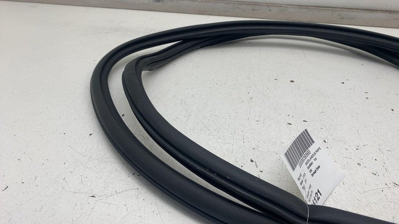 4KE831721 ⭕ 19-23 Audi E-Tron Quattro Front Right Body Weathership Rubber Seal 4KE831721